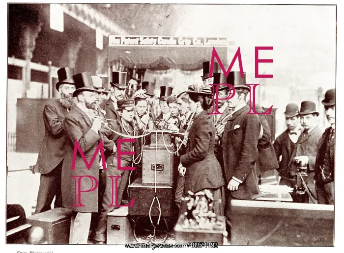 : Listening to the phonograph : Listening to the phonograph
