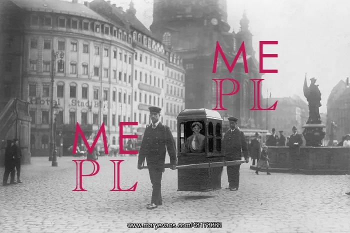 : Litter bearer in Dresden, 1911 : Litter bearer in Dresden, 1911