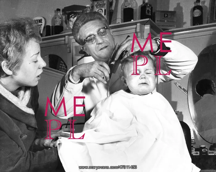 : Little boy at the barber's, London : Little boy at the barber's, London