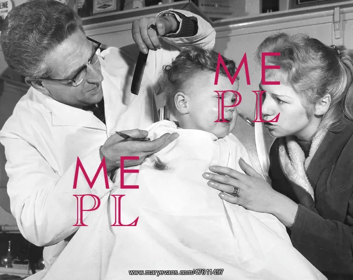 : Little boy at the barber's, London : Little boy at the barber's, London