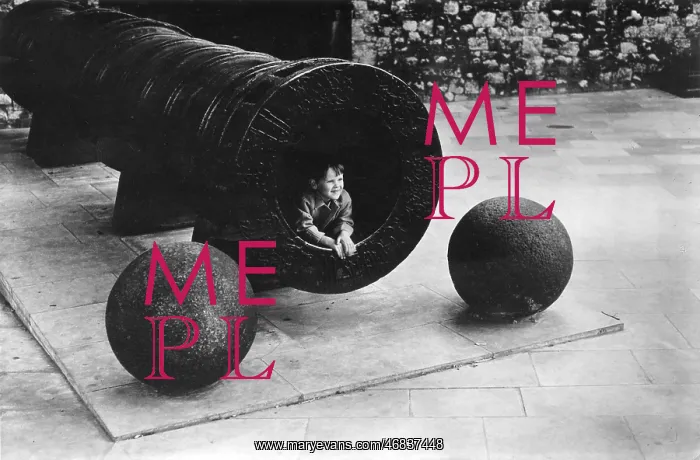 : Little boy inside a cannon at the Tower of London : Little boy inside a cannon at the Tower of London