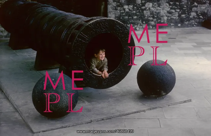 : Little boy inside a cannon at the Tower of London : Little boy inside a cannon at the Tower of London