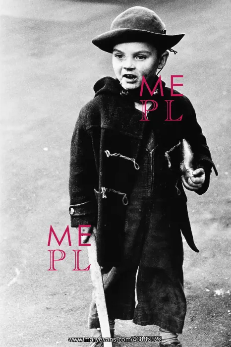 : Little boy in St Stephen's Gardens : Little boy in St Stephen's Gardens