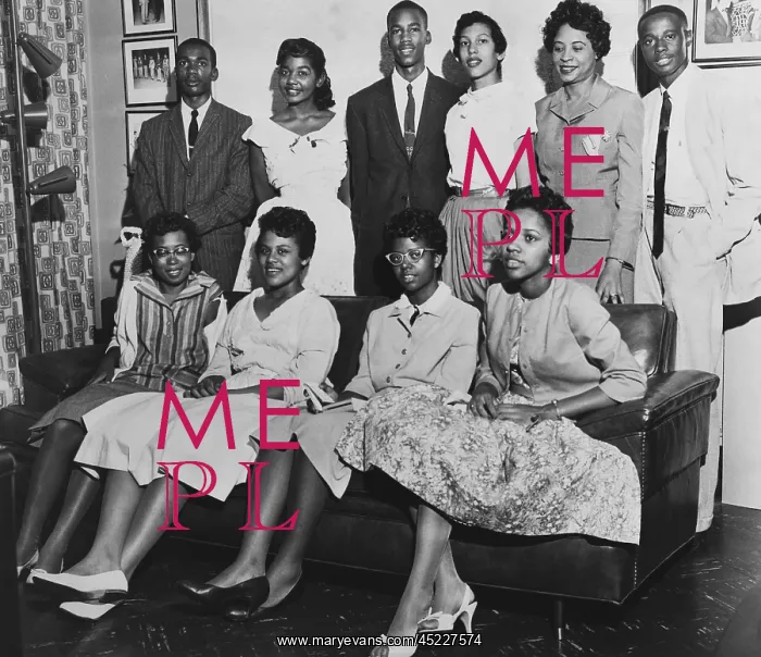 : Little Rock Nine and Daisy Bates posed in ? : Little Rock Nine and Daisy Bates posed in ?