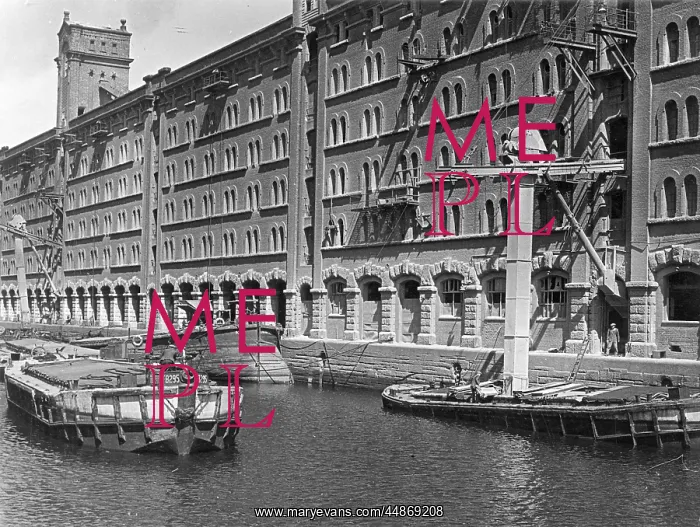 : LIVERPOOL DOCKS 1950S : LIVERPOOL DOCKS 1950S