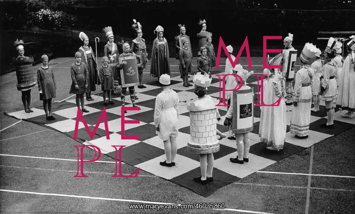 : Living chessmen : Living chessmen