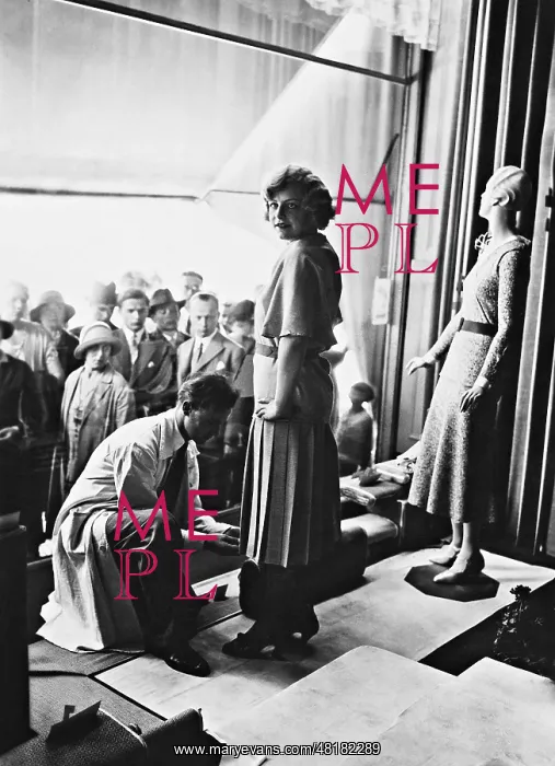 : Living mannequin, 1930 : Living mannequin, 1930