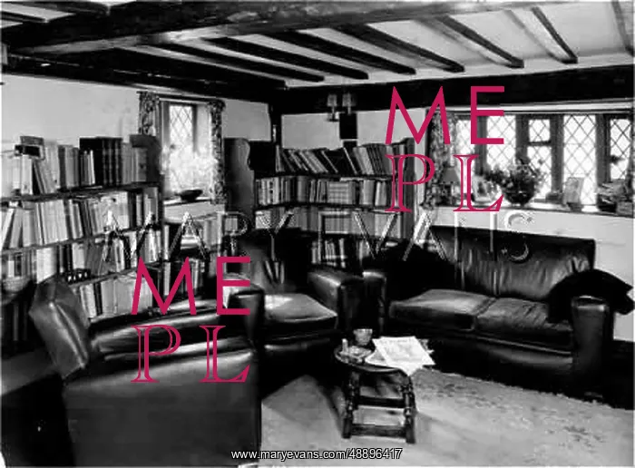 : LIVING ROOM 1930S : LIVING ROOM 1930S