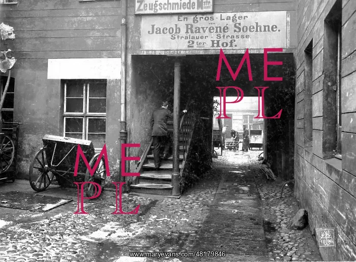  : Living and working yard in Berlin around 1880