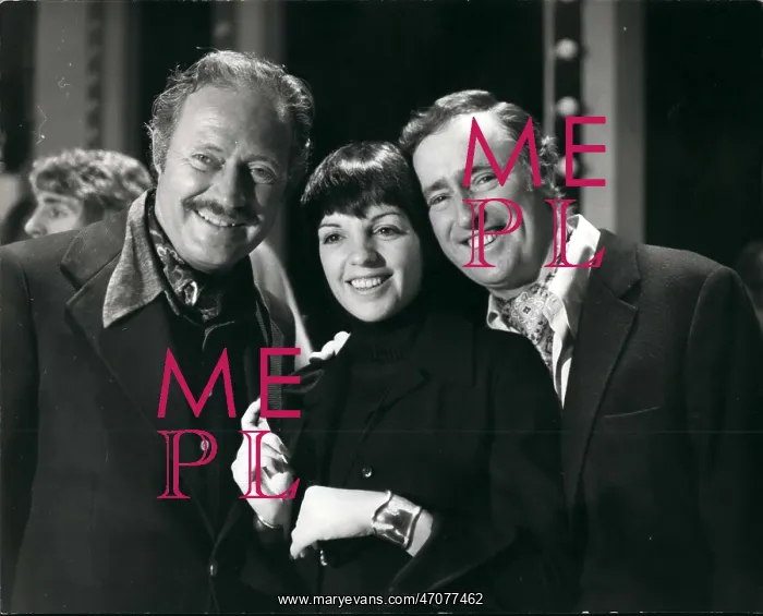 : Liza Minnelli with Dan Rowan and Dick Martin : Liza Minnelli with Dan Rowan and Dick Martin