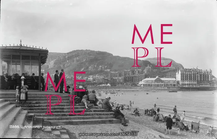 : Llandudno Beach Scene : Llandudno Beach Scene