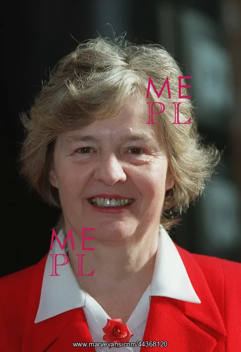  : Llin Golding MP