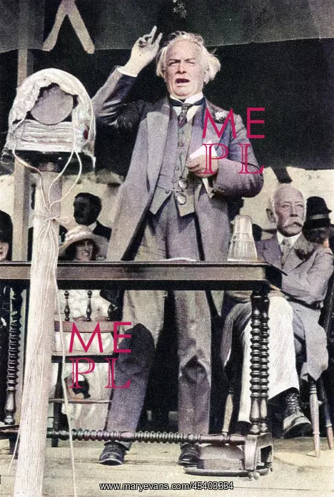 : LLOYD GEORGE ON PLATFORM : LLOYD GEORGE ON PLATFORM