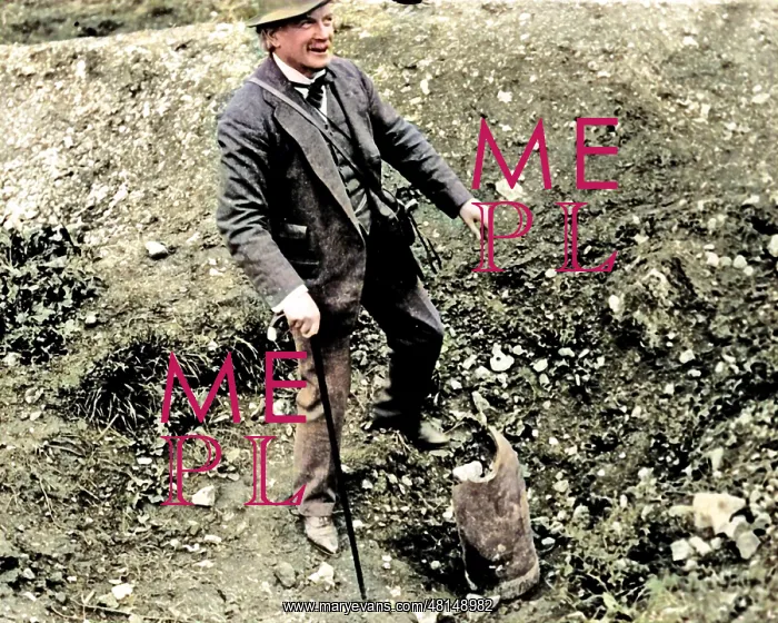 : Lloyd George with remains of shell, Western Front, WW1 : Lloyd George with remains of shell, Western Front, WW1