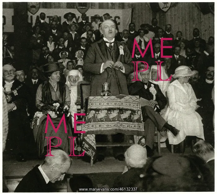 : Lloyd George speaking at the Welsh National Eisteddfod : Lloyd George speaking at the Welsh National Eisteddfod