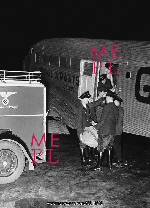 : Loading air mail at the airport Berlin-Tempelhof, 1933 : Loading air mail at the airport Berlin-Tempelhof, 1933