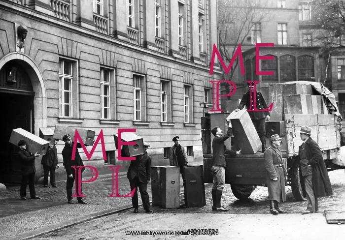 : Loading ballot boxes, 1933 : Loading ballot boxes, 1933