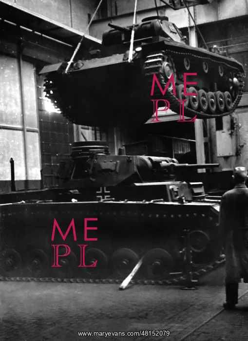 : Loading of finished tanks in a German munitions factory, 194 : Loading of finished tanks in a German munitions factory, 194