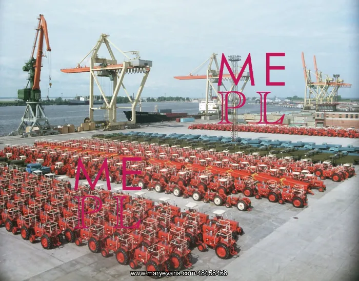 : Loading of ?Kirovets? tractors on sea vessels, 1984 : Loading of ?Kirovets? tractors on sea vessels, 1984