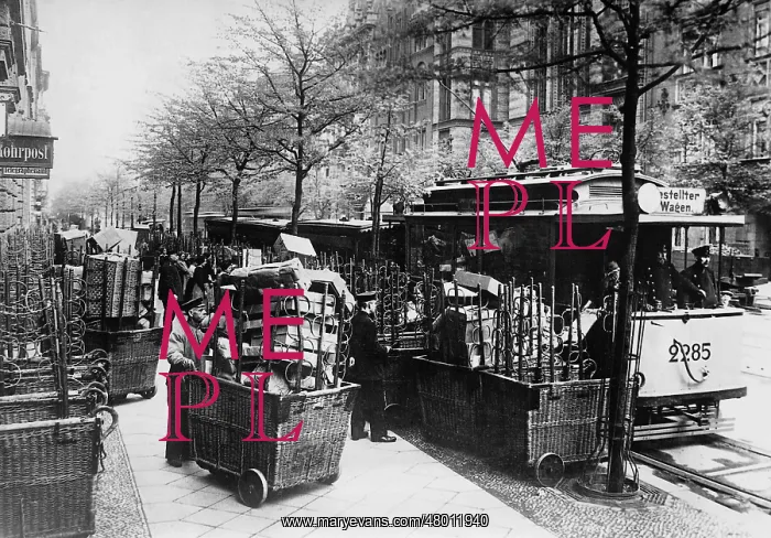 : Loading of packages into the tram, 1928 : Loading of packages into the tram, 1928