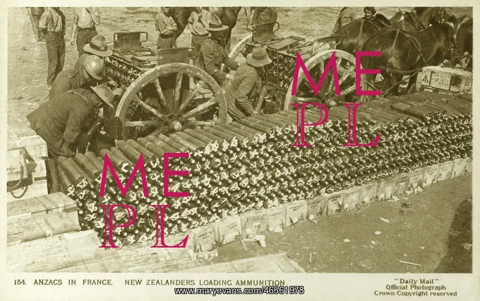 : Loading Shells - New Zealand Troops in France : Loading Shells - New Zealand Troops in France