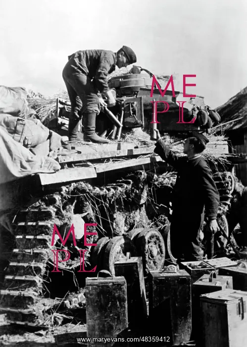 : Loading of a tank, 1942 : Loading of a tank, 1942