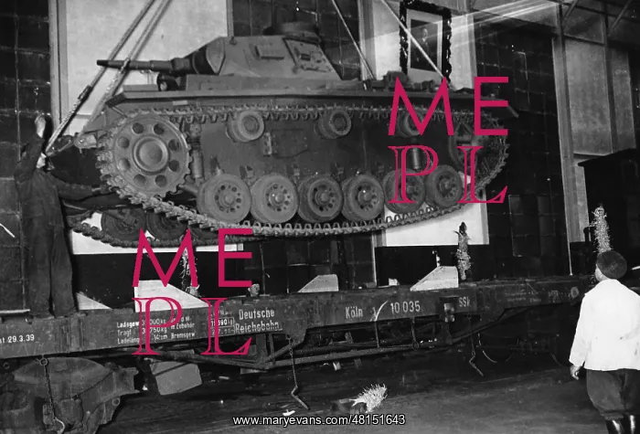 : Loading of a tank in an armaments factory, 1940 : Loading of a tank in an armaments factory, 1940