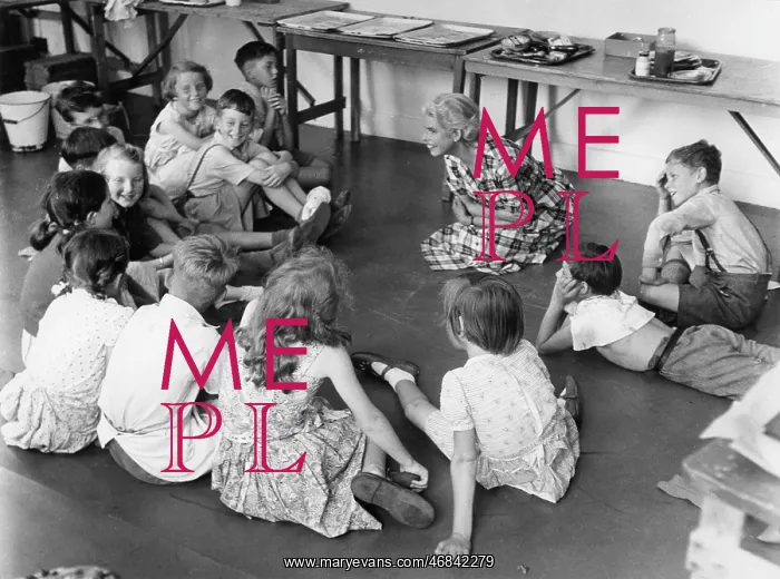 : Local children at Corsham Art School : Local children at Corsham Art School