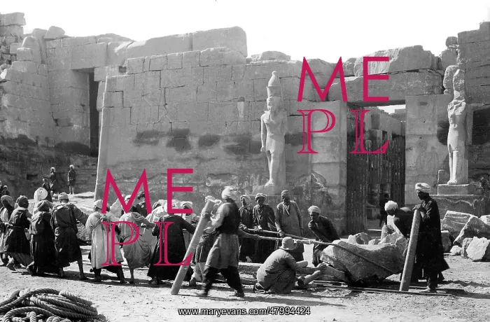 : Local labourers during archaeological excavations, Egypt : Local labourers during archaeological excavations, Egypt