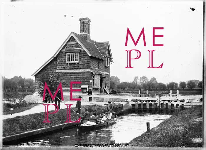 : Lock Keepers House, Goring-on-Thames, South Oxfordshire : Lock Keepers House, Goring-on-Thames, South Oxfordshire
