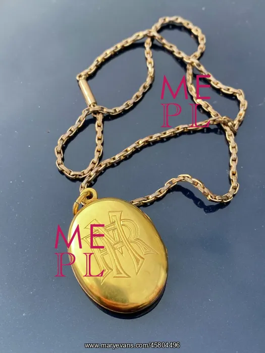  : Locket owned by Wallace Hartley's fiancee
