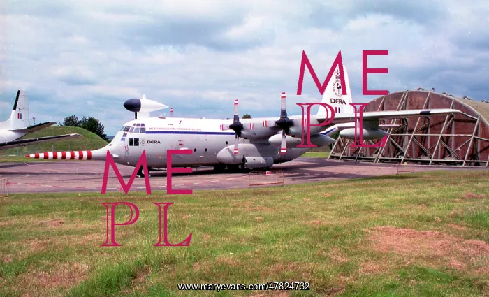 : Lockheed C-130K Hercules W.2 XV208 Snoopy : Lockheed C-130K Hercules W.2 XV208 Snoopy