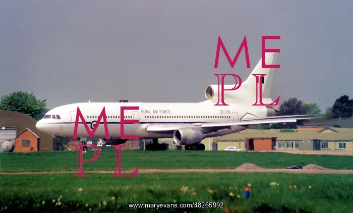 : Lockheed L-1011 TriStar C.2A ZE706 : Lockheed L-1011 TriStar C.2A ZE706