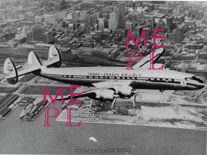 : Lockheed L1049 Constellation Trans Canada, flying : Lockheed L1049 Constellation Trans Canada, flying