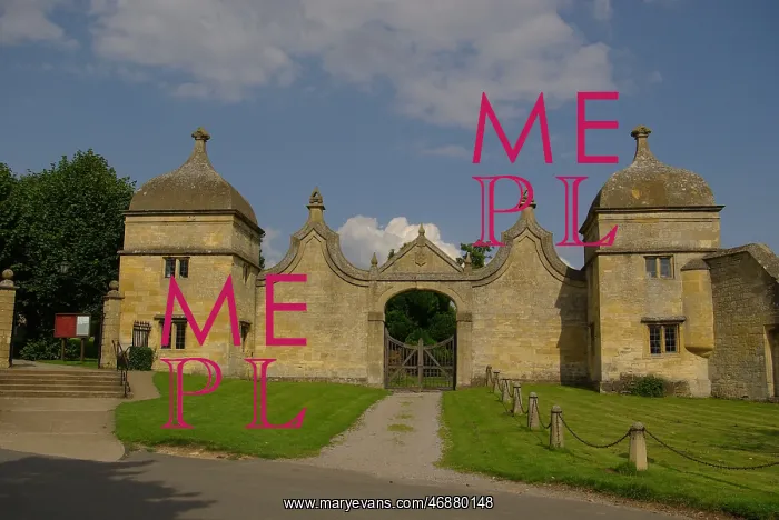 : Lodge gates at Chipping Campden, Gloucestershire : Lodge gates at Chipping Campden, Gloucestershire