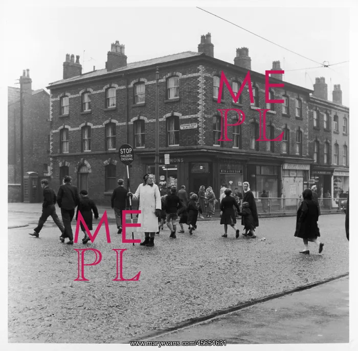 : LOLLIPOP LADY / 1960S : LOLLIPOP LADY / 1960S