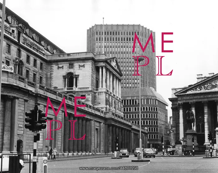 : LONDON / BANK : LONDON / BANK