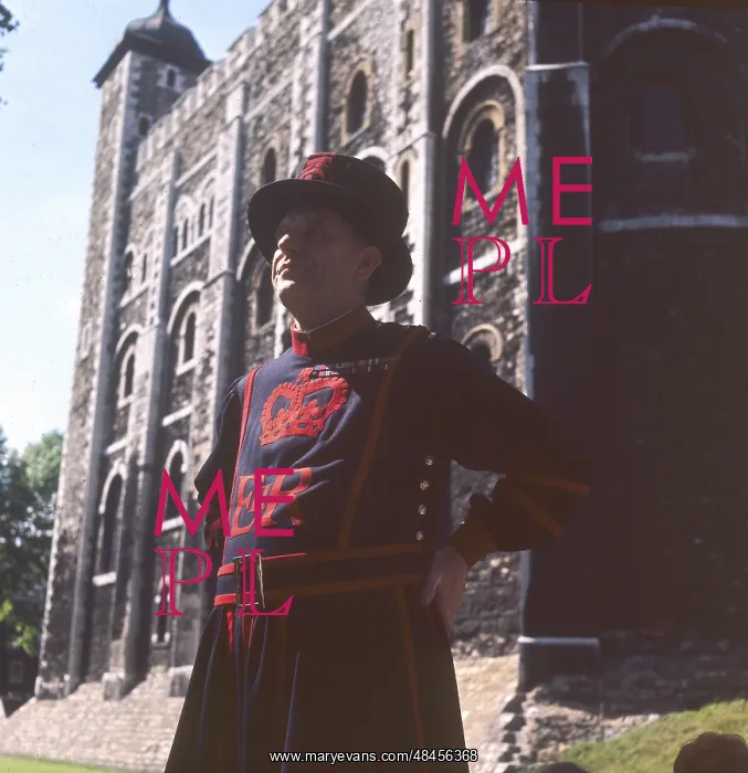 : LONDON BEEFEATER : LONDON BEEFEATER