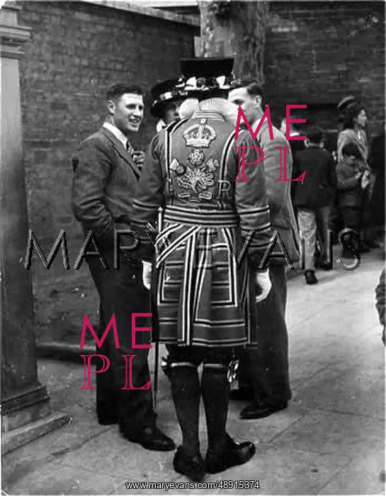 : LONDON BEEFEATER : LONDON BEEFEATER