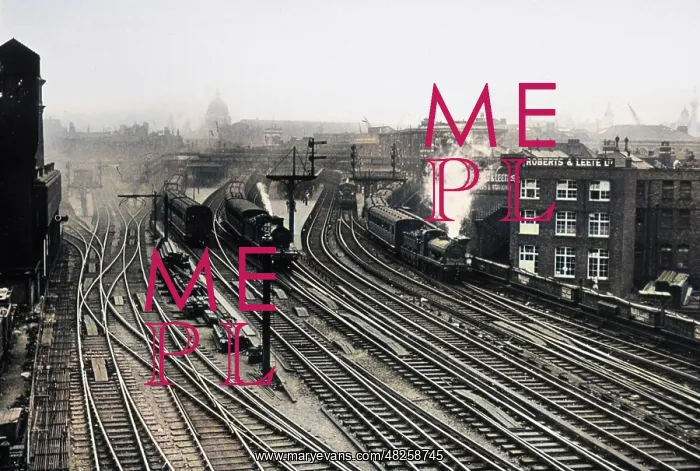 : LONDON BRIDGE STATION : LONDON BRIDGE STATION