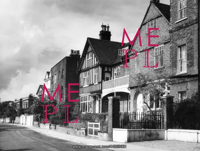 : LONDON / CHISWICK : LONDON / CHISWICK
