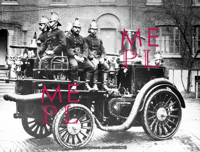 : London Fire Brigade Fire King appliance with crew : London Fire Brigade Fire King appliance with crew