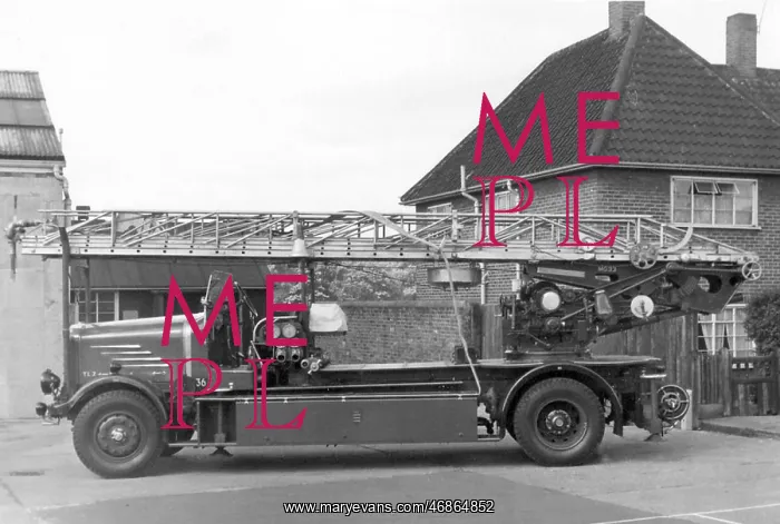  : London Fire Brigade turntable ladder