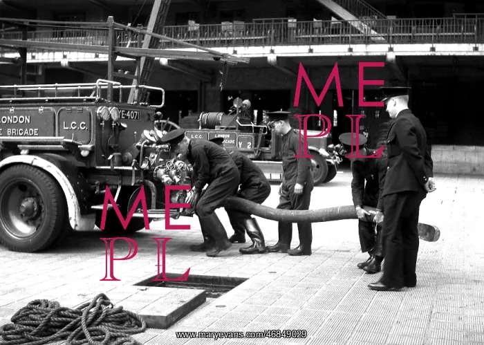 : London firefighters training at Brigade HQ, Lambeth SE1 : London firefighters training at Brigade HQ, Lambeth SE1