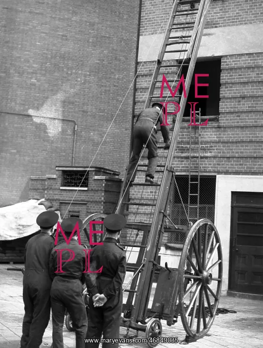 : London firefighters training at Brigade HQ, Lambeth SE1 : London firefighters training at Brigade HQ, Lambeth SE1