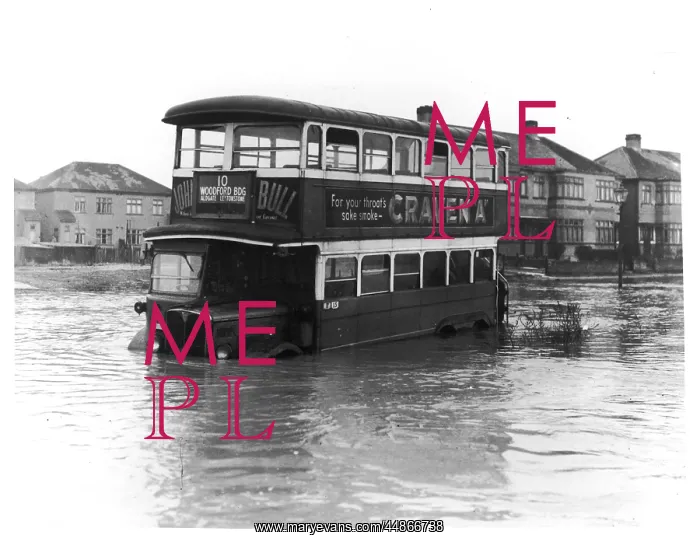 : LONDON FLOODS 1947 : LONDON FLOODS 1947