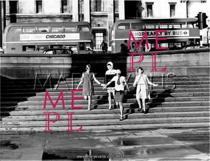 : LONDON MODELS 1960S : LONDON MODELS 1960S