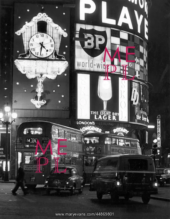 : LONDON / PICCADILLY CIRCUS : LONDON / PICCADILLY CIRCUS