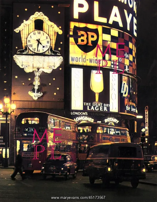 : LONDON / PICCADILLY CIRCUS : LONDON / PICCADILLY CIRCUS