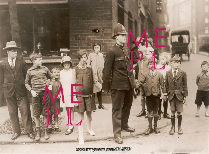 : London Policeman and children : London Policeman and children